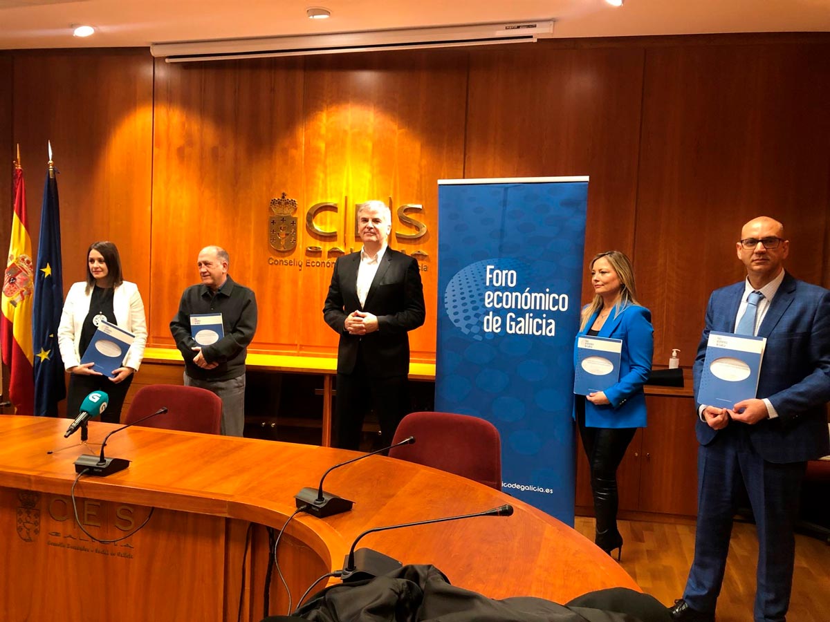 Los profesores de la USC María Cadaval y Xoaquín Fernández Leiceaga, y los docentes en la UVigo Santiago Lago y Alberto Vaquero; encargados de elaborar la propuesta del Foro Económico de Gailcia para la reforma del modelo de financiación autonómica