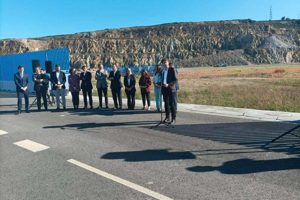 Visita a las obras de conexión ferroviaria al puerto exterior de A Coruña por parte de autoridades