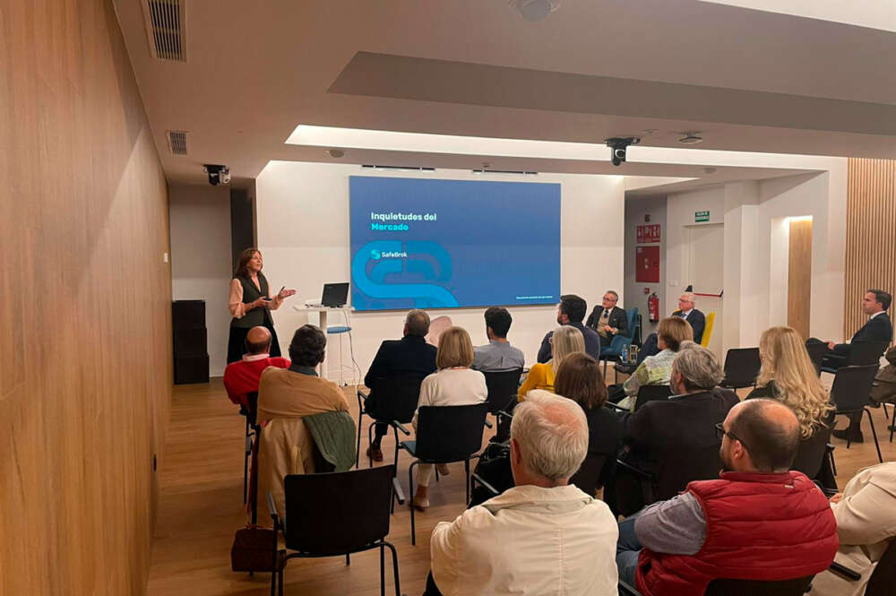 Acto de presentación de SafeBrok en el auditorio del Club Nordés en A Coruña