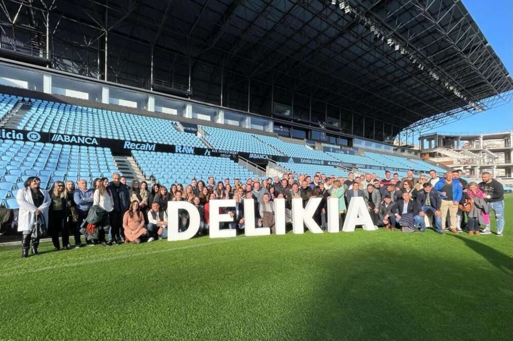 Imagen de los trabajadores de Delikia en el Estadio Abanca-Balaídos