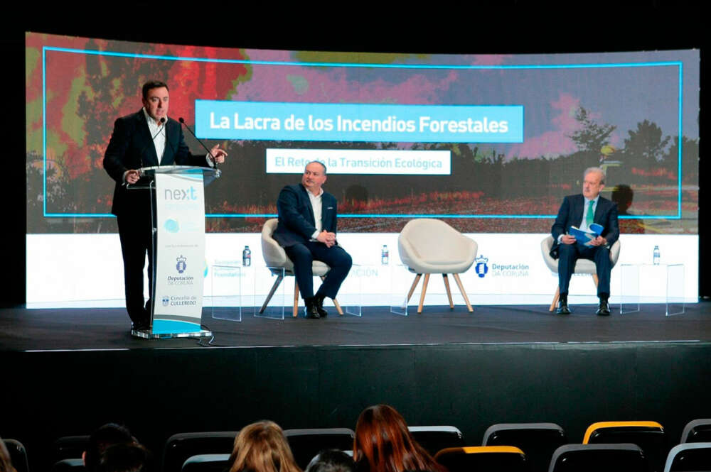 El presidente de la Diputación de A Coruña, Valentín González Formoso, en el foro 'La lacra de los incendios forestales'