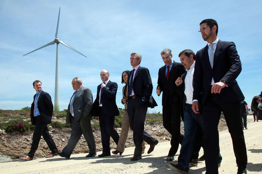 Alfonso Rueda y Francisco Conde en la inauguración de un parque eólico en A Pobra do Caramiñal