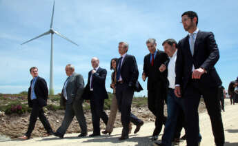 Alfonso Rueda y Francisco Conde en la inauguración de un parque eólico en A Pobra do Caramiñal