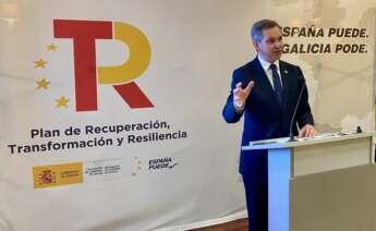 El delegado del Gobierno, José Miñones, durante la presentación del balance semestral de rendición de cuentas “Cumpliendo”, celebrada en el Hostal dos Reis Católicos