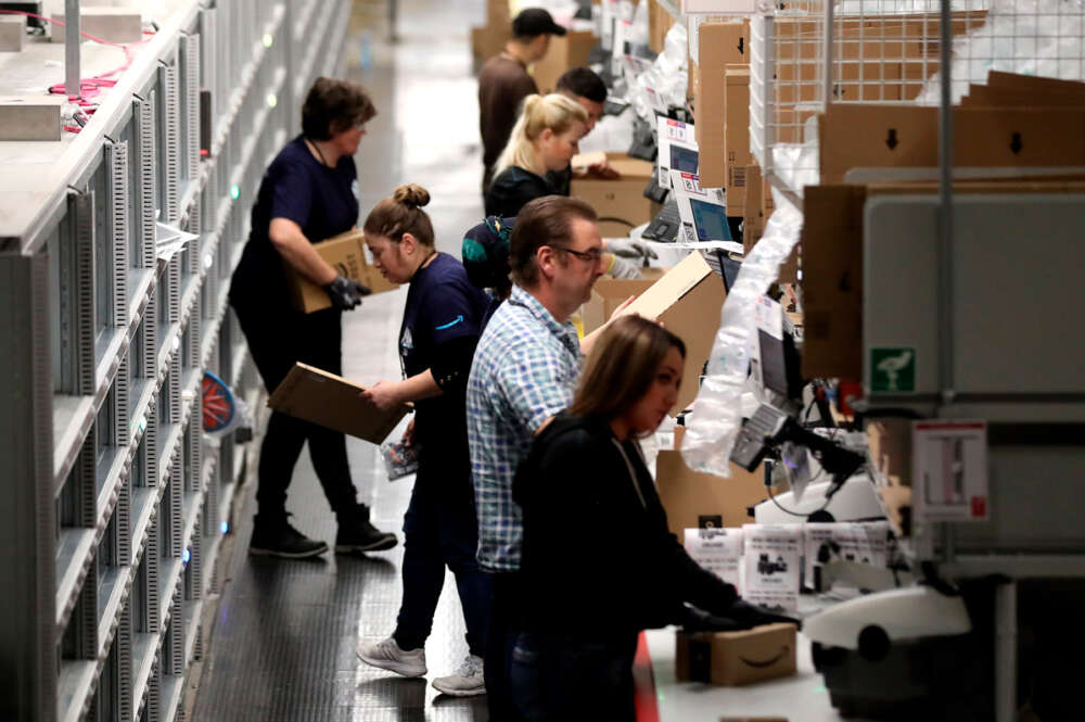 Empleados de Amazon del centro logístico de Moenchengladbach en Alemania