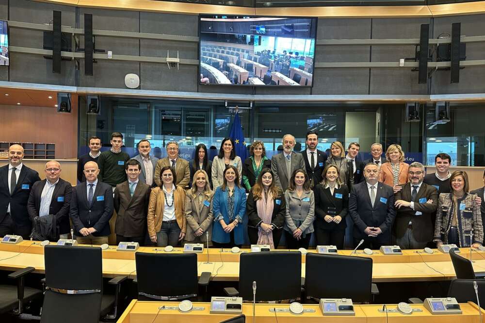 Una delegación del PPdeG encabezada por la secretaria general, Paula Prado, visita el Parlamento Europeo - PPDEG