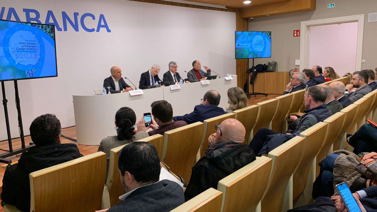 Acto de presentación de la tercera edición del Atlas Gallego de la Empresa Comprometida: Julián Rodríguez (i), Francisco Conde, Juan Manuel Vieites y Marcelino Fernández Mallo