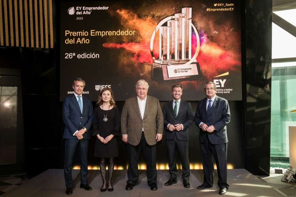 De izda a dcha: Antonio Salgado, CEO de BNP Paribas; Marta Fernández Currás, socia responsable de EY en Galicia; Luis de Valdivia, presidente de Ecoener; Federico Linares, presidente de EY y Juan Roure, profesor del IESE