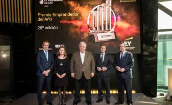 De izda a dcha: Antonio Salgado, CEO de BNP Paribas; Marta Fernández Currás, socia responsable de EY en Galicia; Luis de Valdivia, presidente de Ecoener; Federico Linares, presidente de EY y Juan Roure, profesor del IESE