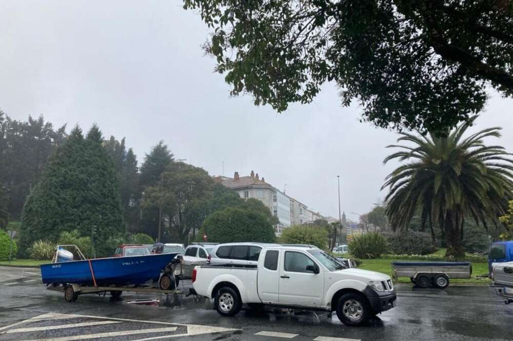 Bateeiros Protestan Frente A San Caetano Contra La Delimitación A La Recogida De Mejilla