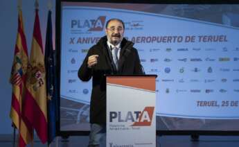 El presidente de Aragón, Javier Lambán, interviene en la celebración del X aniversario del aeropuerto de Teruel con una jornada de puertas abiertas, este sábado en la capital turolense. EFE/Antonio García