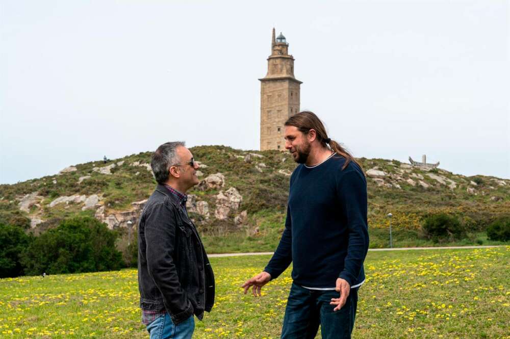 El exalcalde de A Coruña Xulio Ferreiro con el candidato de la Marea Atlántica a la alcaldía herculina, Xan Xove