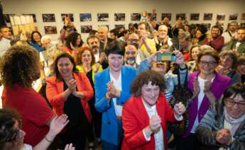 Goretti Sanmartin, con Ana Pontón, celebra sus resultados en Santiago de Compostela, donde previsiblemente el BNG se hará con el bastón de mando. Foto: Europa Press