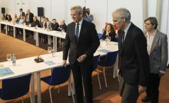 Alfonso Rueda junto a Francisco Conde y Rosa Quintana