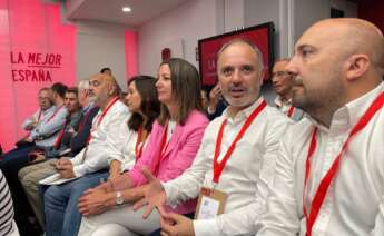 Cargos del PSOE, entre ellos el secretario de Organización del PSdeG, José Manuel Lage Tuñas, en el comité federal para la aprobación de listas electorales / Europa Press