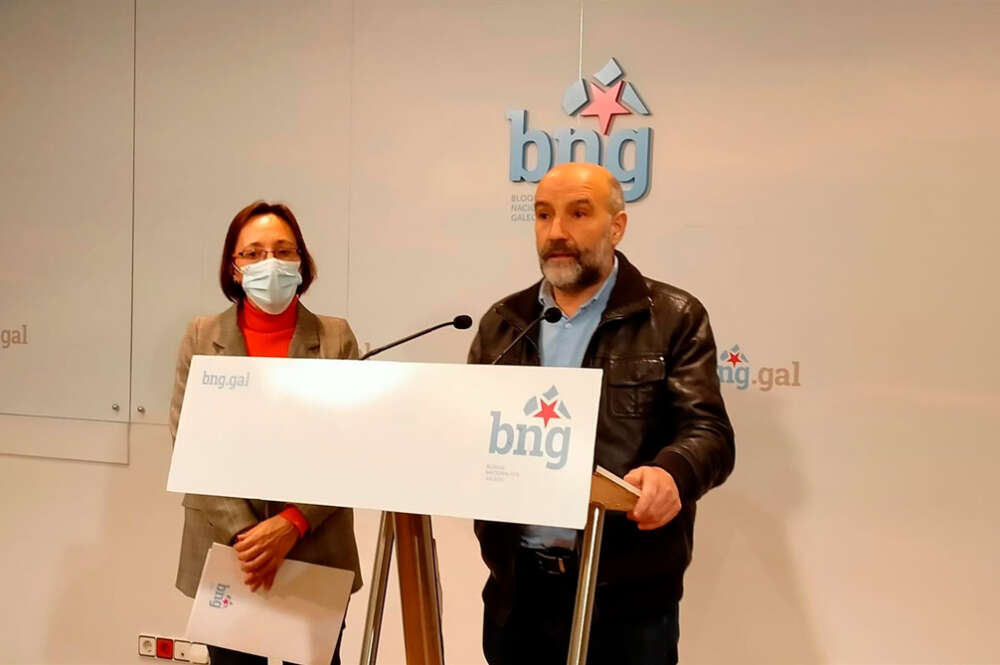 El deputado del BNG en el Congreso, Néstor Rego, junto a la diputada nacionalista en el parlamento gallego Rosana Pérez