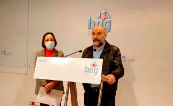 El deputado del BNG en el Congreso, Néstor Rego, junto a la diputada nacionalista en el parlamento gallego Rosana Pérez