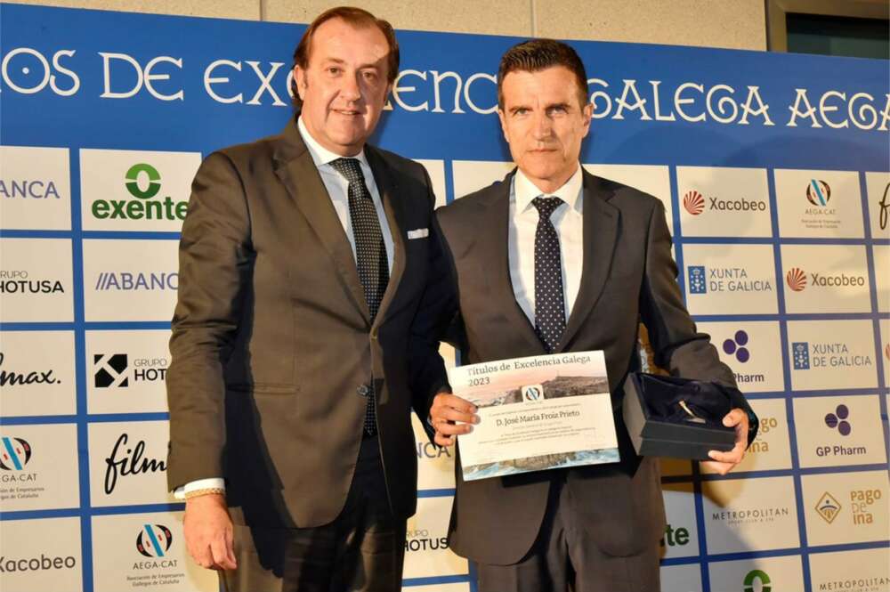 Javier Froiz Prieto recoge el premio a la cadena de supermercados otorgado por los empresarios gallegos de Cataluña / Froiz