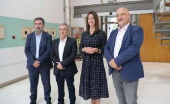 El director del informe "Mapa de Cohesión del Sistema Urbano", Roberto San Salvador; el presidente de la Diputación de Ourense, Luis Menor; la alcaldesa de Lugo, Lara Méndez; y el secretario general del Eixo Atlántico, Xoan Vázquez Mao, en la presentación del estudio