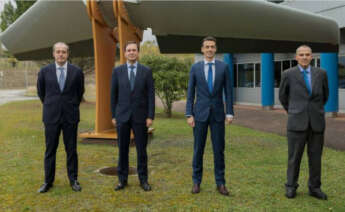 De izquierda a derecha, Hipólito Suarez, director general de Aernnova; Iñaki López Gandásegui, presidente; Ricardo Chocarro, consejero delegado; y Ricardo Moro, jefe de Operaciones