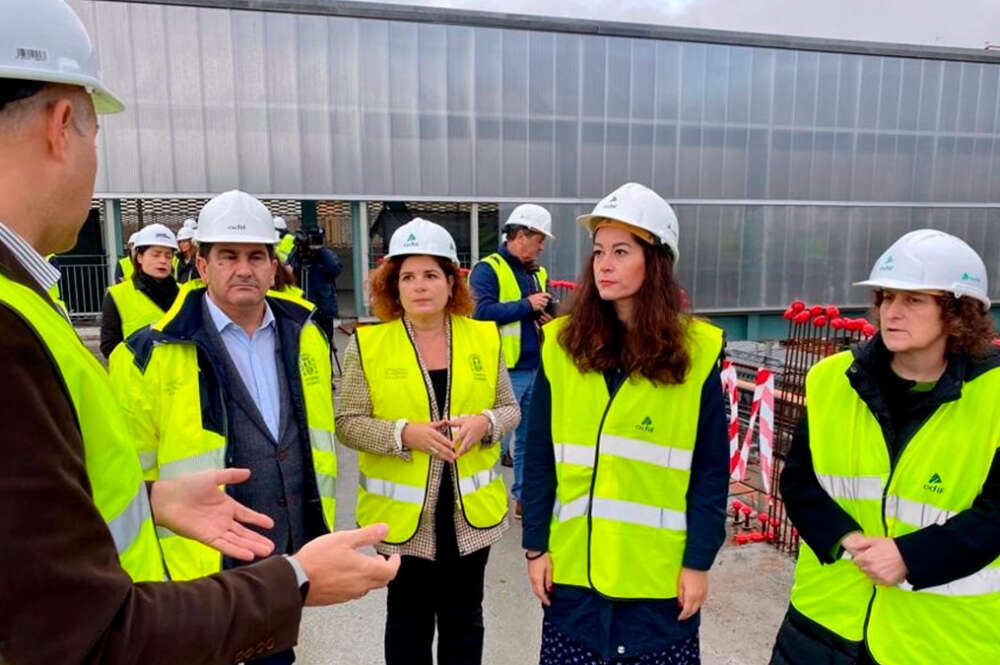 Visita a las obras de la estación intermodal del delegado del Gobierno, Pedro Blanco; la subdelegada del Gobierno en A Coruña, María Rivas; la teniente de alcaldesa de Santiago, María Rozas; y la alcaldesa, Goretti Sanmartín