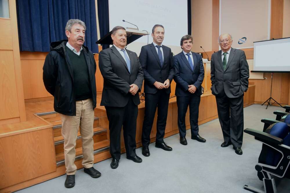 Federico Martín Palmero, Julio Abalde, Alfonso Villares, Martín Fernández Prado y Fernando González Laxe tras la presentación del estudio sobre las oportunidades de la economía azul