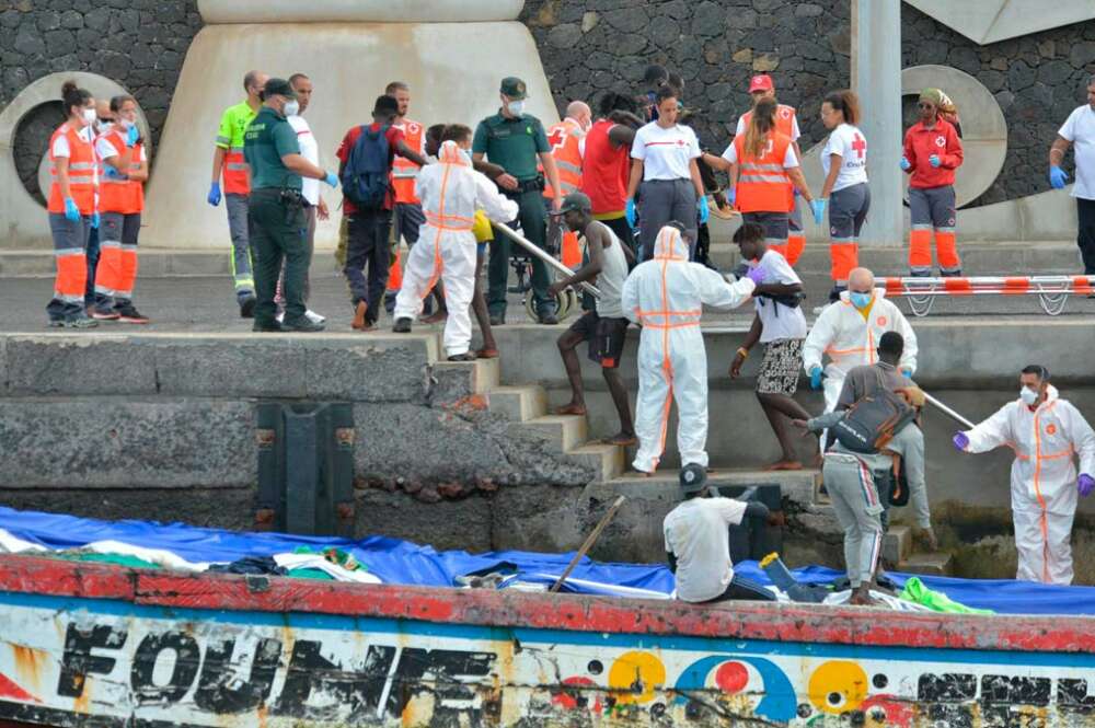 Dos cayucos con más de 240 personas a bordo, varias de ellas menores de edad, han sido rescatadas en las últimas horas al sur de El Hierro