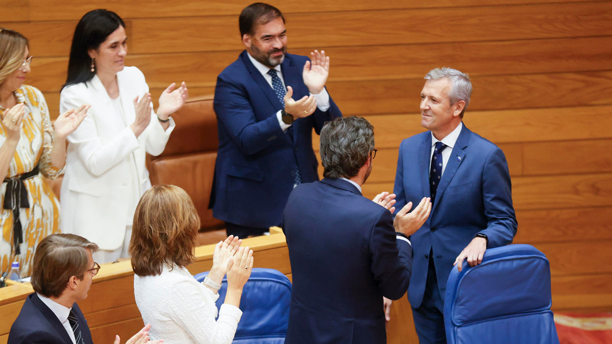 El presidente de la Xunta, Alfonso Rueda, tras su intervención en el debate del estado de la autonomía, en el que los dos grupos de la oposición defenderán sus proyectos alternativos con la vista puesta en las próximas elecciones gallegas, este lunes en Santiago de Compostela