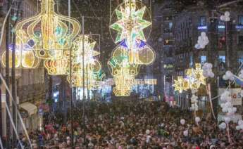 El alcalde de Vigo, Abel Caballero, da el pistoletazo de salida a la Navidad con el encendido de los más de once millones de leds y uno de los árboles más altos del país, hoy viernes en Vigo