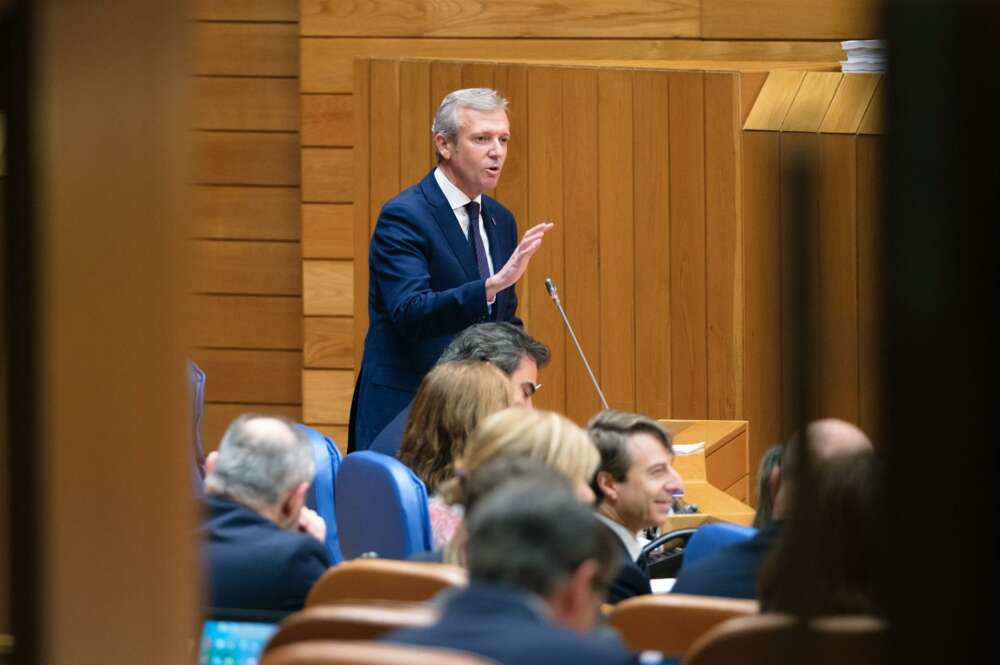 Alfonso Rueda, presidente de la Xunta, intenta aplacar la tensión electoral en el Parlamento gallego / EP