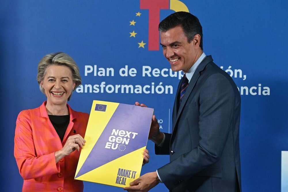 El presidente del Gobierno, Pedro Sánchez, y la presidenta de la Comisión Europea, Ursula von der Leyen