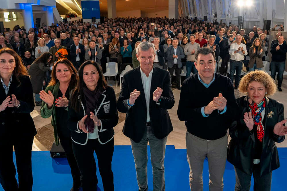 El candidato del PP a la Presidencia de la Xunta, Alfonso Rueda, en un acto sectorial de educación en Santiago