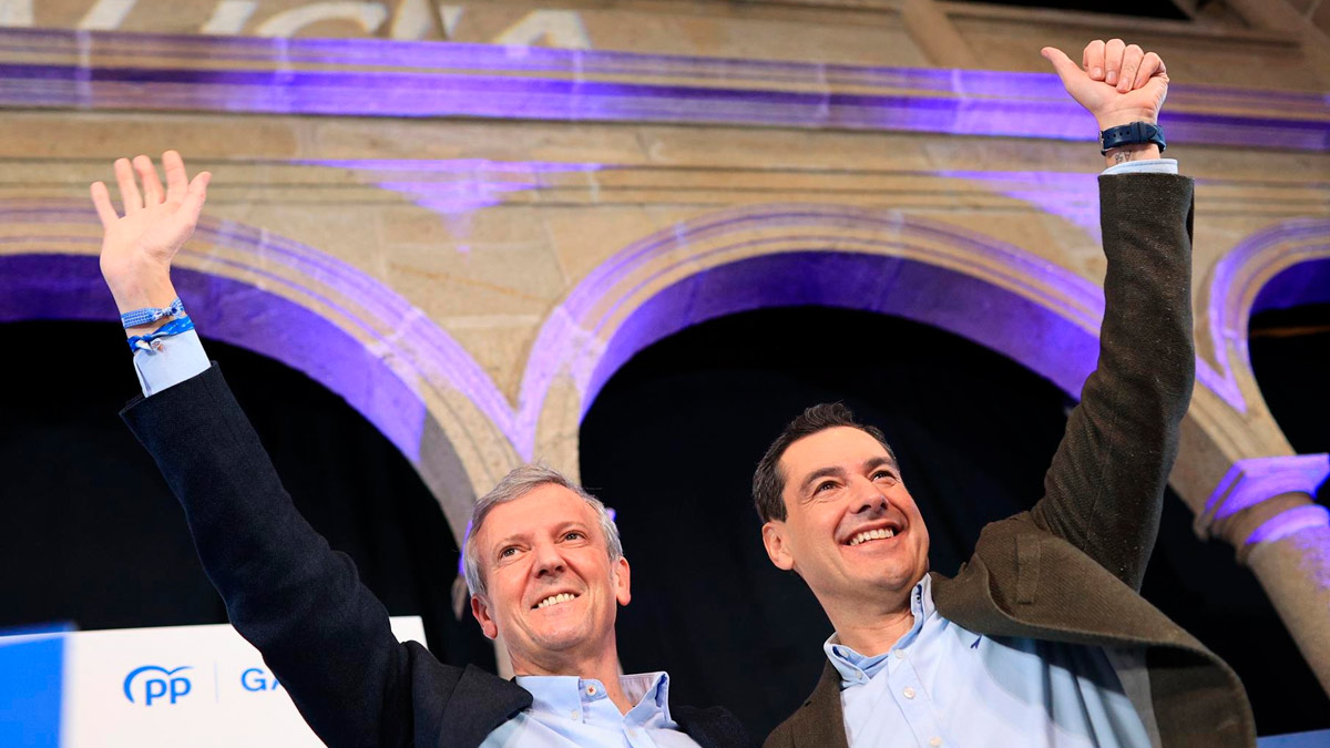 Alfonso Rueda y Juanma Moreno en un mitin en Santiago