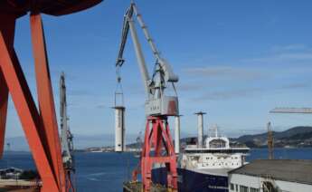 Instalación de velas fijas de succión en un buque ro-ro realizada en el astillero vigués San Enrique, del grupo Marina Meridional