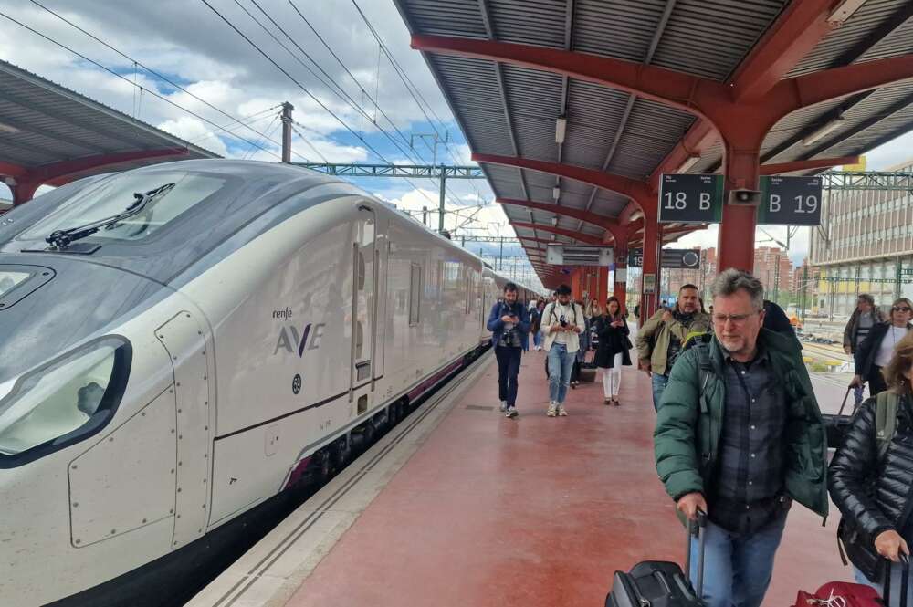 Imagen del AVE Avril este martes a la llegada a Madrid con más de dos horas y media de retraso. - PEDRO DAVILA-EUROPA PRESS