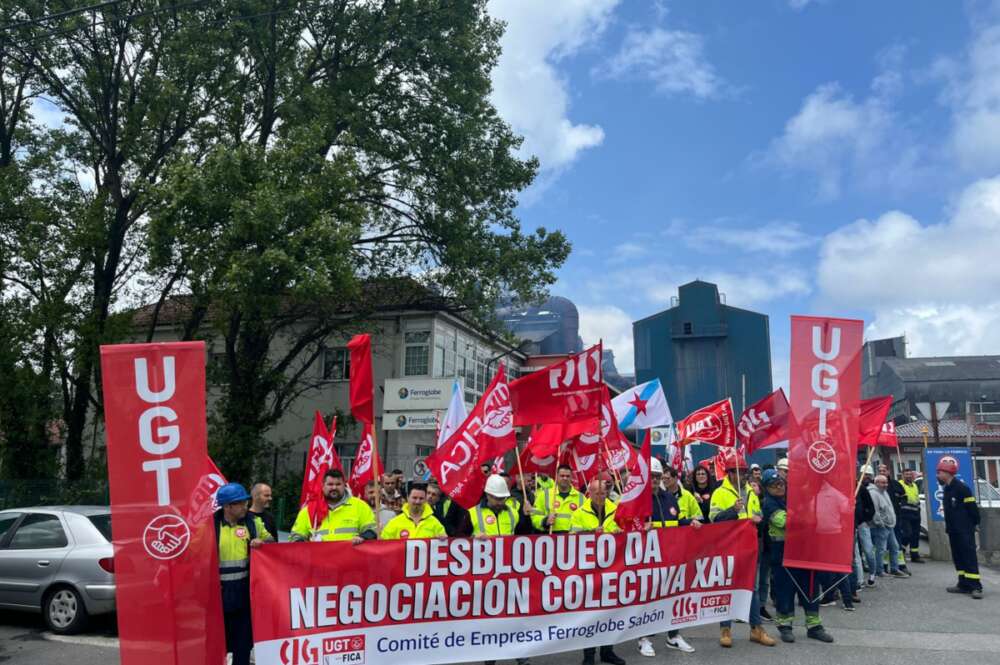 Imagen de la protesta de los trabajadores de Ferroatlántica en la planta de Sabón / Cedida