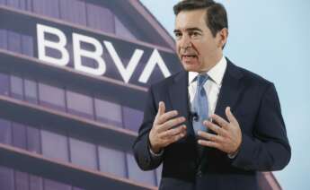 El presidente del BBVA, Carlos Torres Vila, ha ofrecido declaraciones a los medios de comunicación en una comparecencia previa a la Junta General de Accionistas que se celebra este viernes en Bilbao. EFE/Miguel Toña