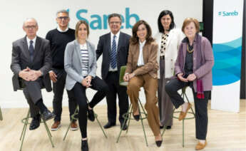 Javier Torres, el presidente de Sareb, junto al comite asesor de de la entidad