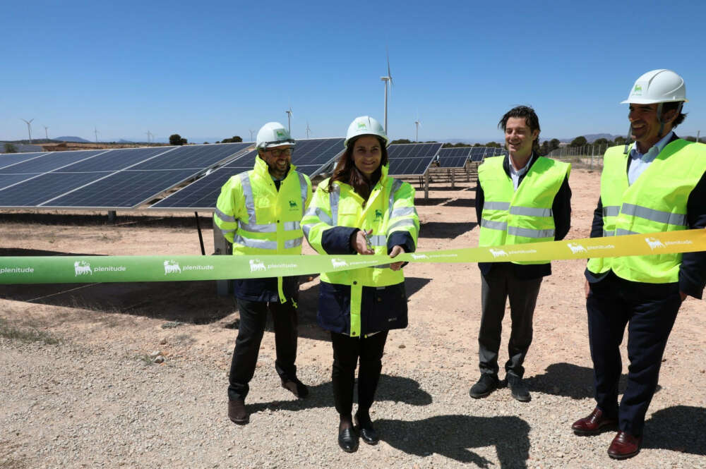 Mariangiola Mollicone, directora general de Plenitude, filial de la italiana ENI, en la inaguración de una planta fotovoltaica en Jumilla