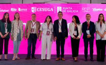 De izquierda a derecha: Margarita Ardao, directora xeral de Estratexia Industrial e Solo Empresarial; Raquel Arias, concejala de Sober; Venancio Salcines, presidente de CESUGA; María Jesús Lorenzana, conselleira de Economía e Industria; Luis Fernández, alcalde de Sober; Miriam Gómez, coordinadora de O encontro de Sober; Nicolás Vázquez, secretario xeral de Industria e Desenvolvemento Enerxético; Inés Santé, directora de la Axencia Galega de Desenvolvemento Rural (AGADER). 'O encontro de Sober'