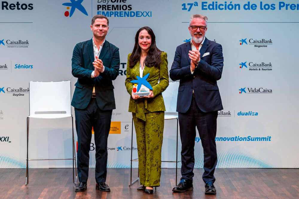 Borja Cabezón, director de ENISA; Lara Neira, CEO de Nova Industria Galega (NIGAL), y Carlos Seara, director de Red AgroBank.