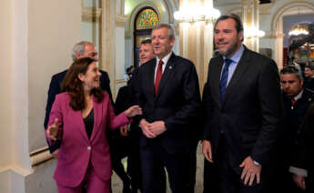 La alcaldesa de A Coruña, Inés Rey, el presidente de la Xunta de Galicia, Alfonso Rueda, y el ministro de Transportes y Movilidad Sostenible, Óscar Puente, a su llegada a la presentación del Plan Director del Corredor Atlántico