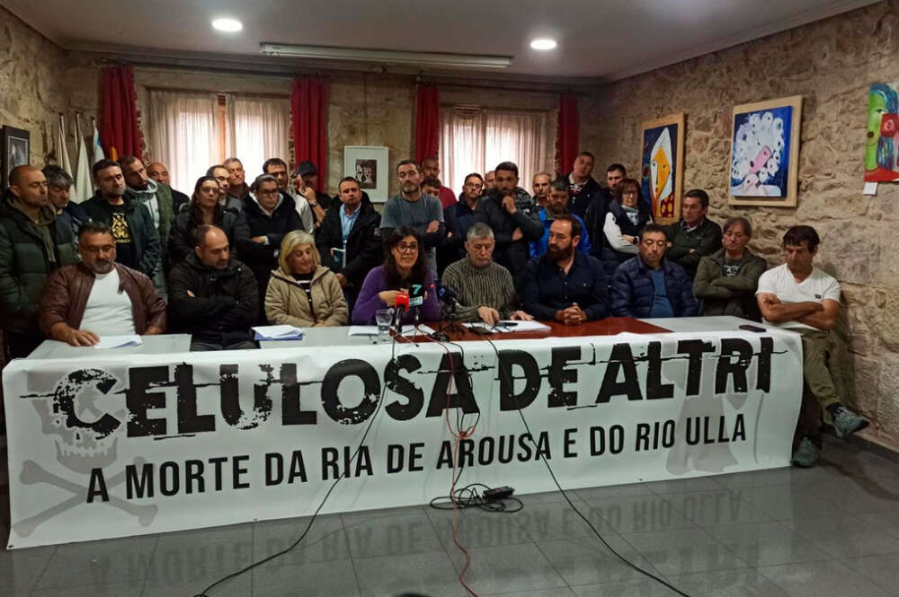 Rueda de prensa de representantes de la Plataforma en defensa da Ría de Arousa y de Adega