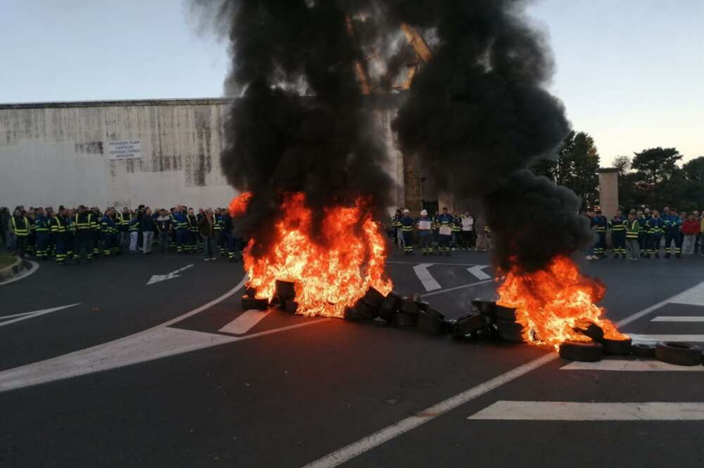 Imagen de las barricadas durante las protestas de los trabajadores de Navantia en Ferrol / Europa Press