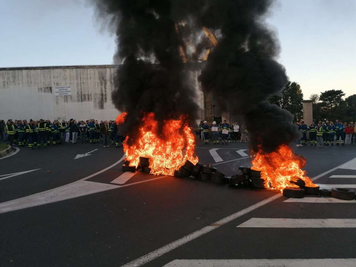 Imagen de las barricadas durante las protestas de los trabajadores de Navantia en Ferrol / Europa Press