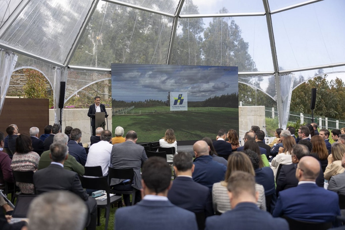 Manuel Pose Palleiro, presidente de Aluman, presenta los resultados de la compañía en 2023, en las instalaciones de su fundación en Arteixo