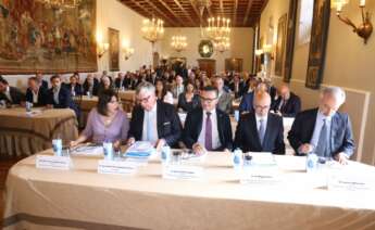 María Jesús Lorenzana, a la izquierda, junto a Juan Manuel Vieites, presidente de la CEG, el conselleiro José González, la Associação de Empresários de Portugal (AEP), Luis Miguel Ribeiro; y el eurodiputado Francisco Millán Mon