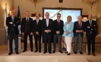 Juan Manuel Vieites junto a los presidentes provinciales de la Confederación de Empresarios de Galicia y el conselleiro de Emprego, José González