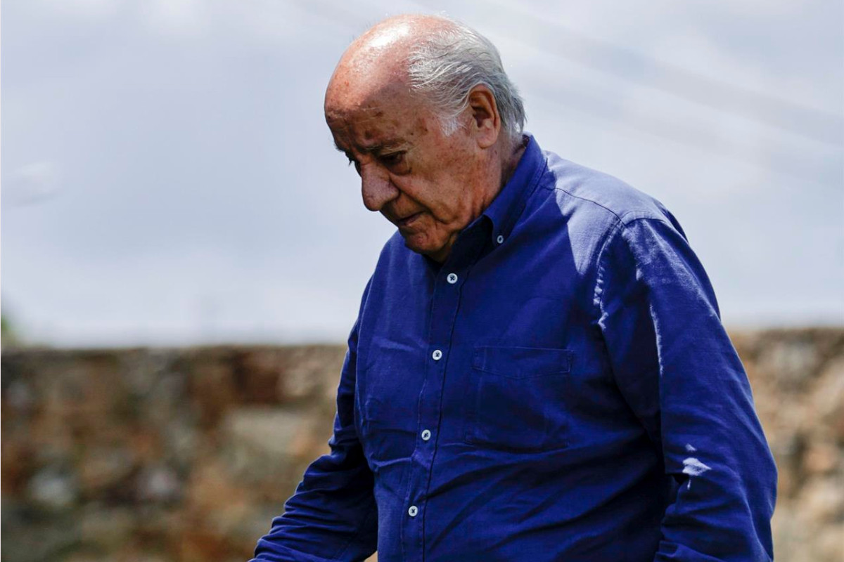 El fundador de Inditex, Amancio Ortega, durante el Concurso de Saltos Internacional de Casas Novas, que se celebra este fin de semana en el concello coruñés de Arteixo. EFE/Cabalar