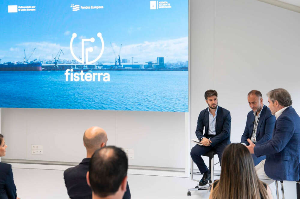 Adrián Capelán, Víctor Alonso y Daniel Villanueva, este lunes durante la presentación del Proyecto Fisterra en la sede de Norvento